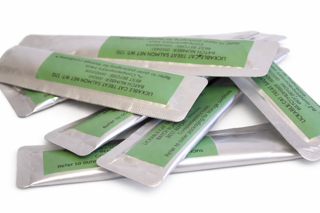 Cat Treats Creamy Salmon Lickable Treat Pack of 7 Sachets w Vitamins & Minerals