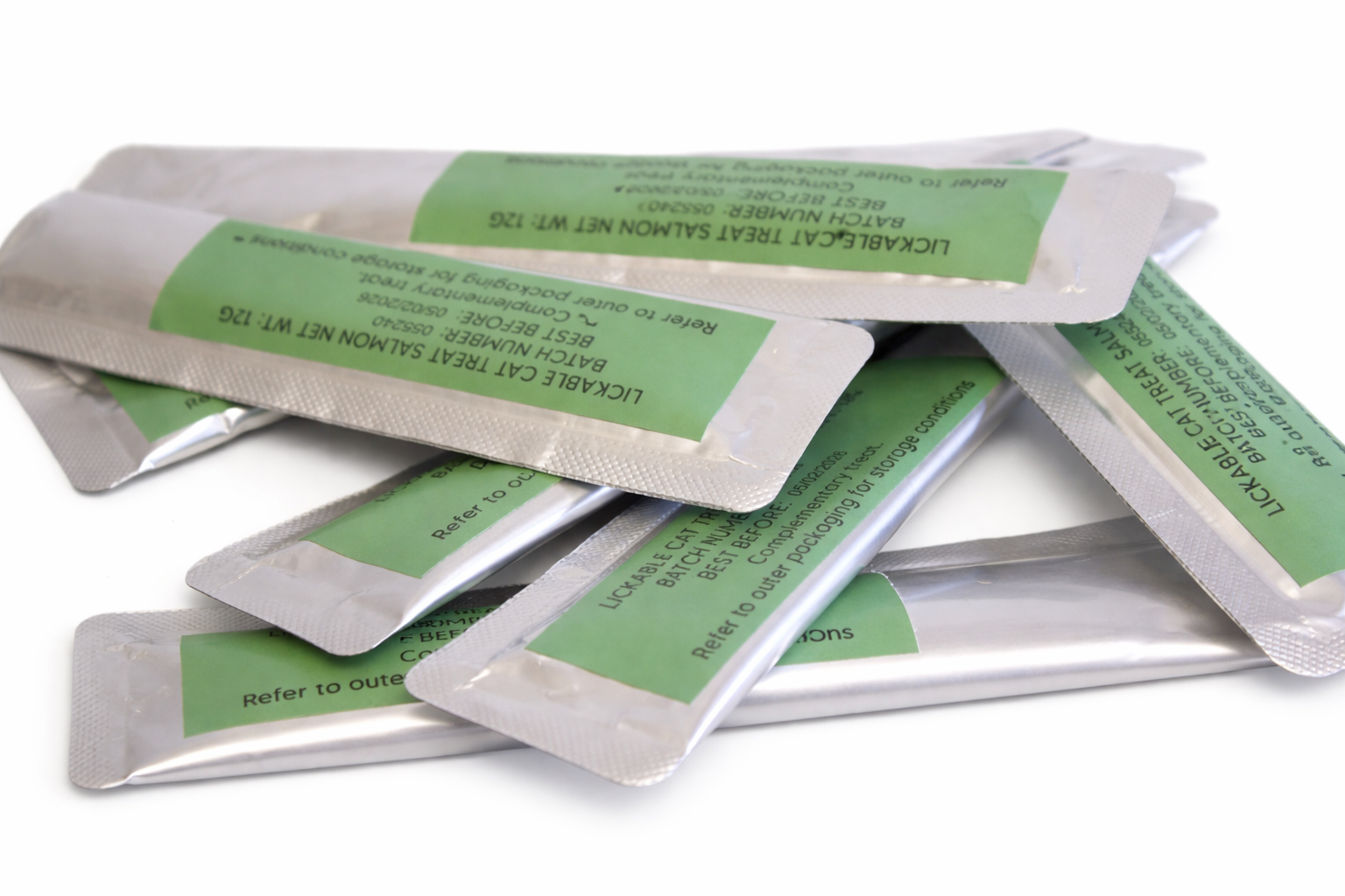 Cat Treats Creamy Salmon Lickable Treat Pack of 7 Sachets w Vitamins & Minerals